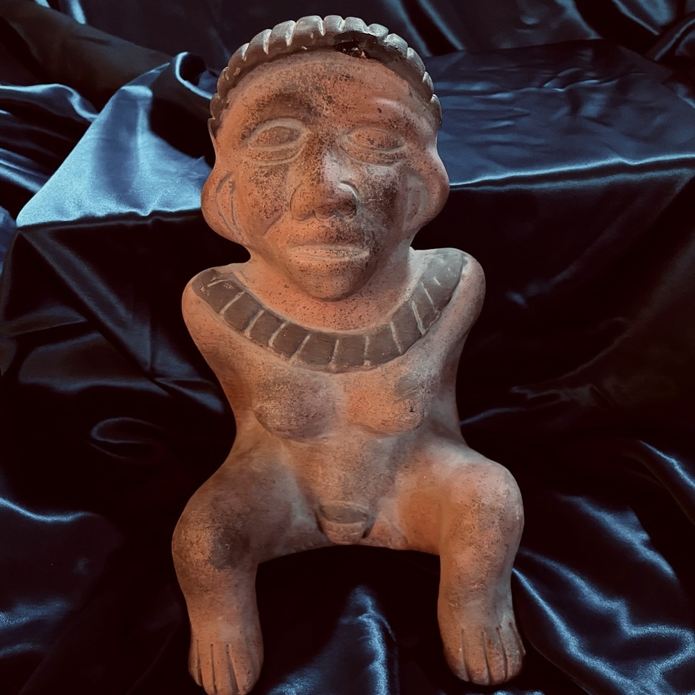 Stature of indigenous woman giving birth